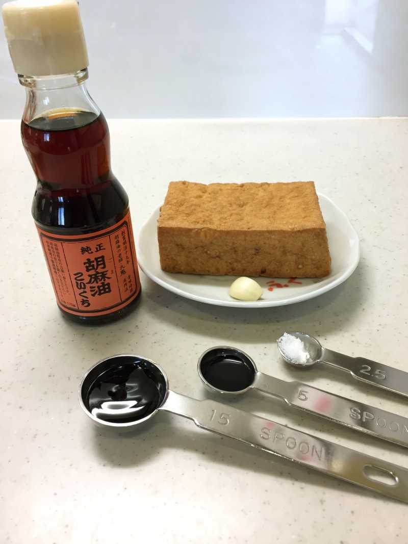 簡単家飲みおつまみ！厚揚げのオイスターソース炒めの材料イメージ