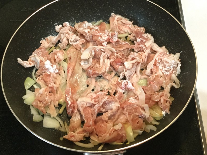 豚肉と玉ねぎのショウガオイスター炒め手順2