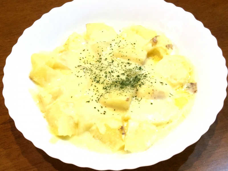 電子レンジで簡単 とろ りクリーミーなポテトグラタン 家飲み簡単おつまみレシピ