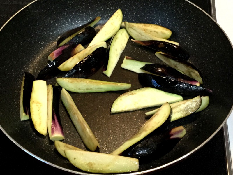 おだしがじゅわ～！ナスとピーマンと豆腐の煮びたし手順1