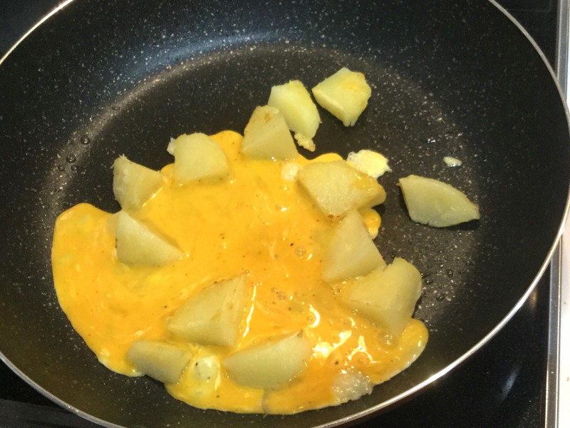 ホクホクポテトとふわふわ卵の炒め物手順3