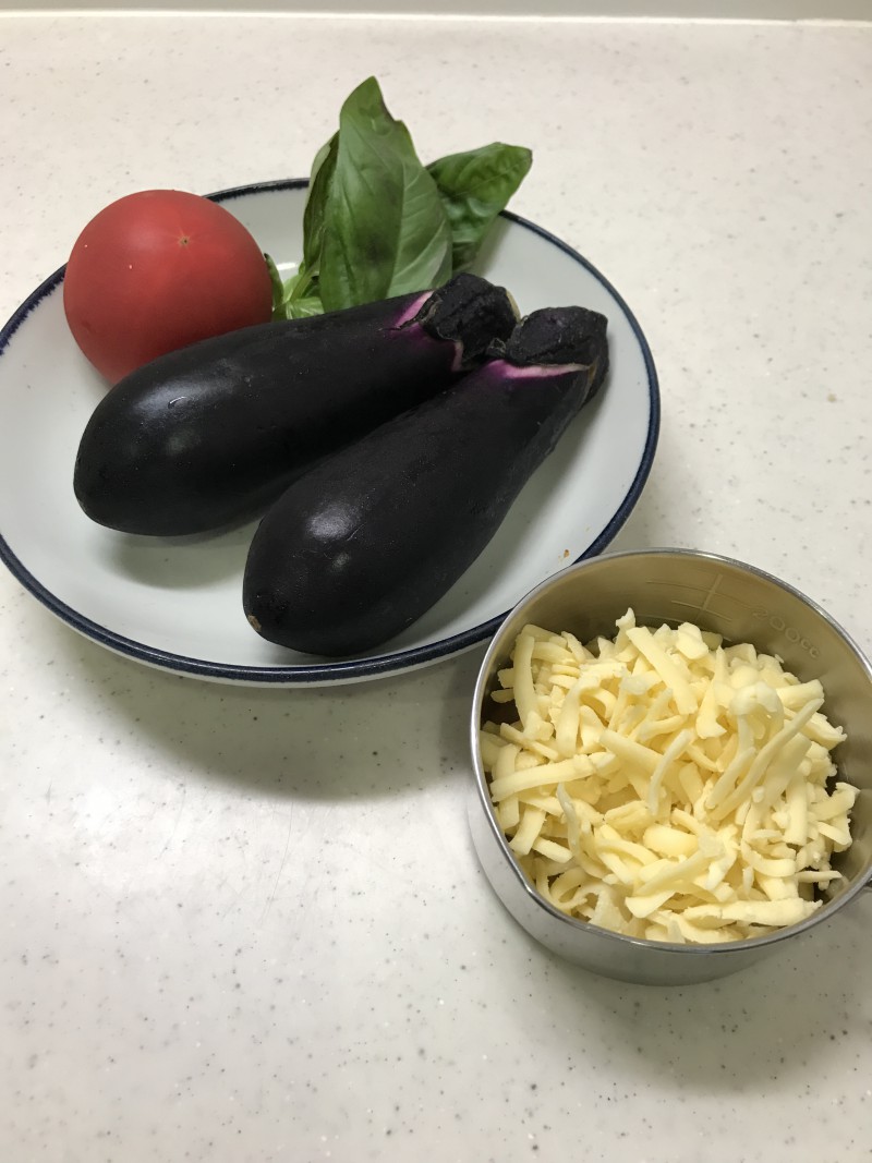 ナスのチーズ焼きの材料イメージ