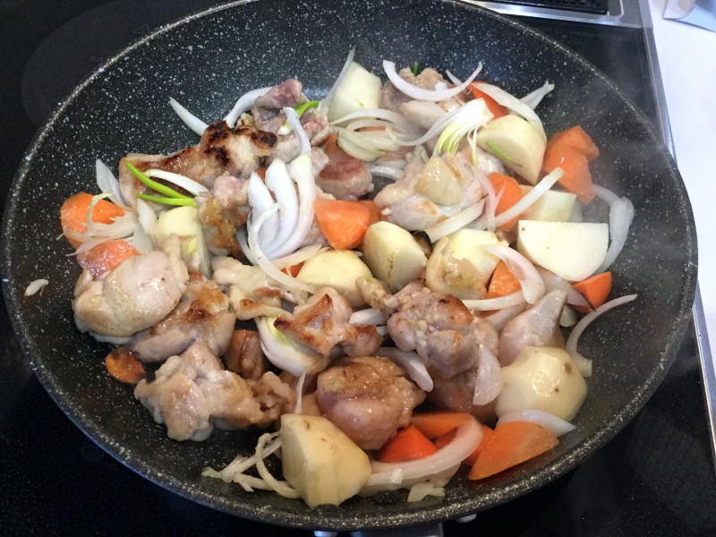 鶏と野菜のトマト煮込み手順3