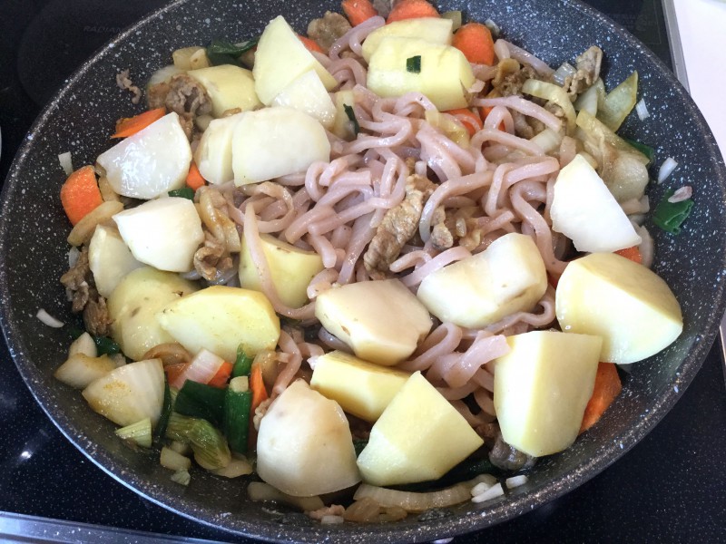 ホクホク美味しい！スパイシーなカレー肉じゃが手順3