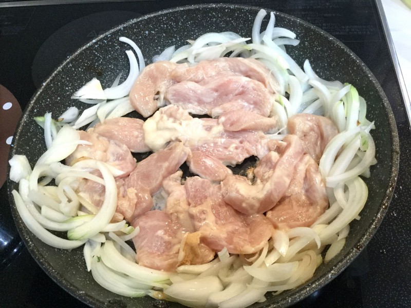 鶏肉と玉ねぎの甘酢あん！青じそ乗せ手順2