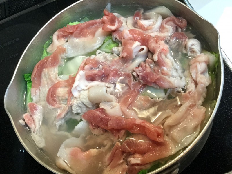 鍋よりも気軽に作れる♪白菜と豚肉の煮込み手順2