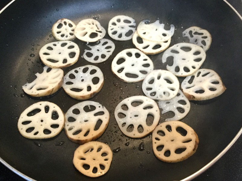 カレー風味！レンコンのカリカリ手順1