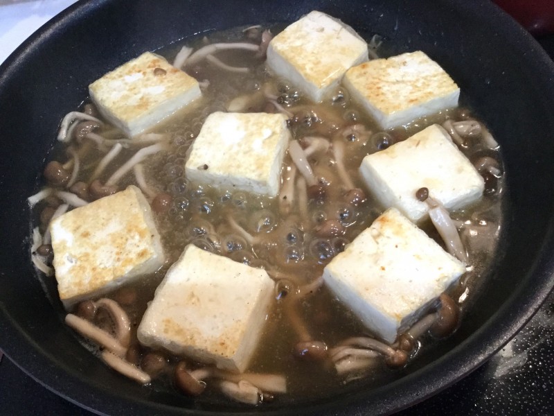 とろ～り生姜としめじのあんかけがたっぷり！豆腐の煮物手順2