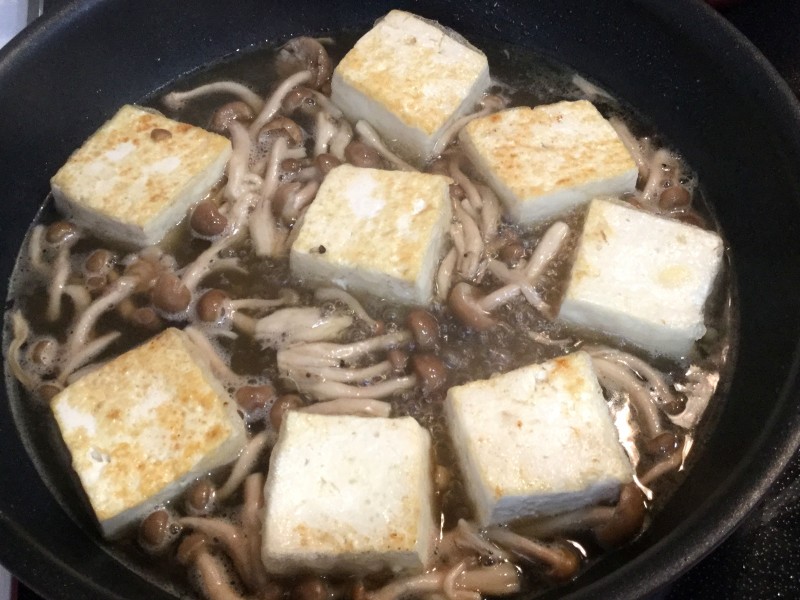 とろ～り生姜としめじのあんかけがたっぷり！豆腐の煮物手順1