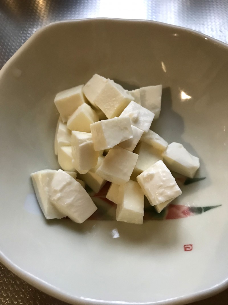 モッツアレラチーズのめんたいシラス和え手順1