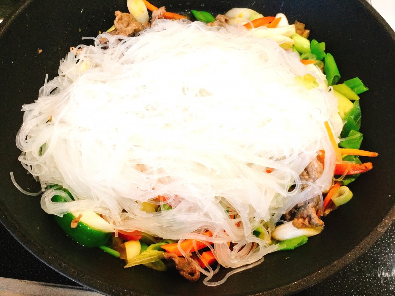 ゴマ香る！牛肉と野菜のチャプチェ手順3