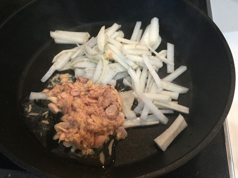 コクタップリ！白菜と大根のツナマヨ炒め手順1